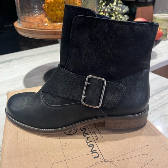 NIB Unity in Diversity Size 38 Black Leather Boots with red side zipper - Picture 5 of 8